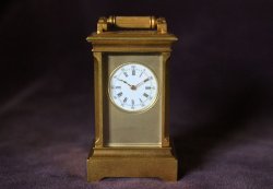 画像1: 19世紀末　鍵巻き　ミニチュア　キャリッジクロック　枕時計